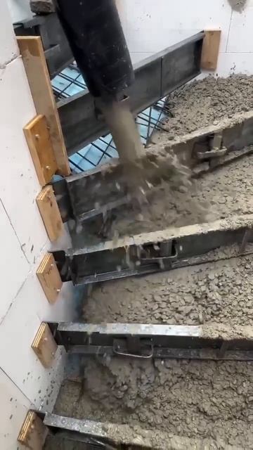 Заливка лестницы 👍

Процесс заливки лестницы бетоном.