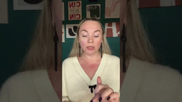 Причины возникновения возрастных деформаций и как их можно убрать с помощью скребка гуаша и тейпов.