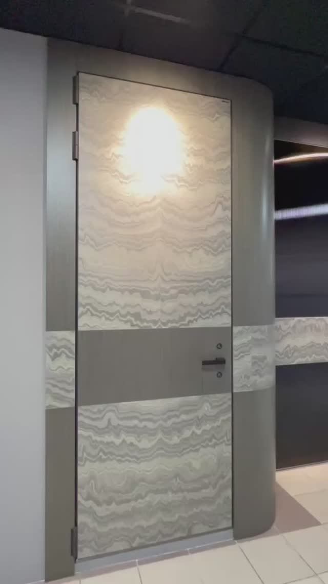 Входная дверь с каменным шпоном