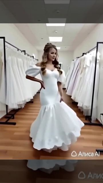 Девушка в свадебном салоне мгновенно меняет платье И