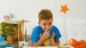 Влад и Ники играют с Monkey See Monkey Poo - Веселая история игрушек