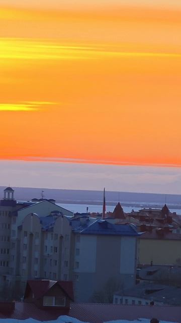 Огненный большой закат