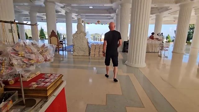 И снова Шок, поднялись на лифте в голову Будды. Храмы Таиланда. Окончание экскурсии.