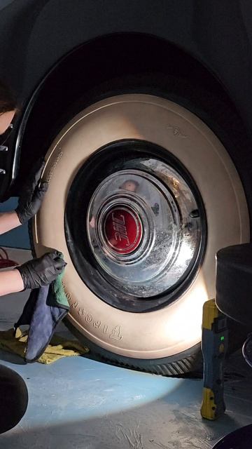 Приводим колеса легендарной машины в порядок