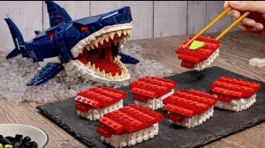 Принеси на мою кухню САМОГО СМЕРТОНОСНОГО морского монстра: СУШИ из ЛЕГО-АКУЛЫ...🦈