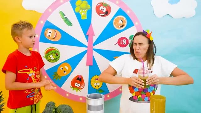 Влад и Ники помогают маме ухаживать за машинои