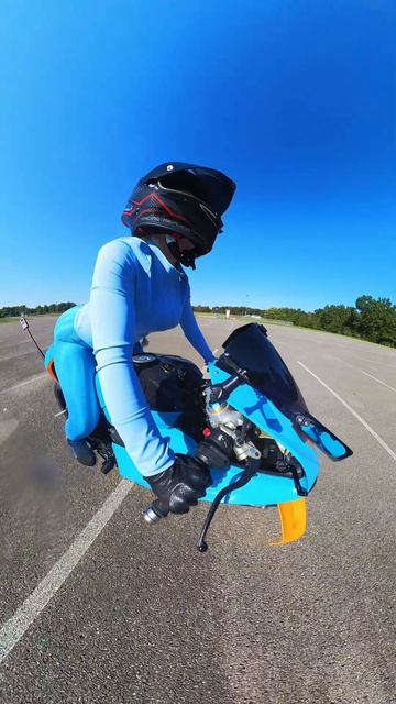 Катя Алмаз мото девушка на Дукати Ламборгини