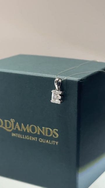 Изучаем совершенство каждой грани бриллиантовой буквы E.