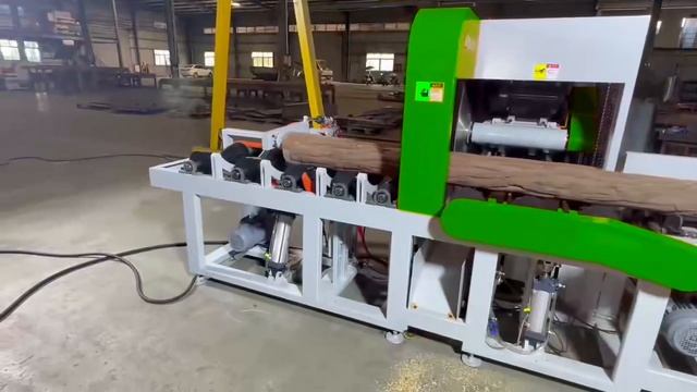 Раскряжевка бревен с упором и сбрасывателем