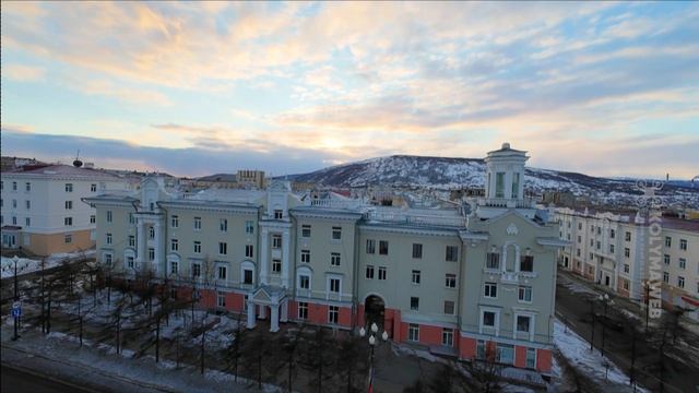 Магадан. пр.Ленина и дом с башней.