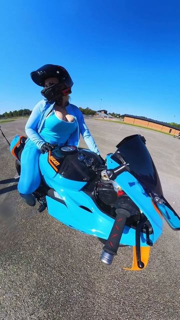 Катя Алмаз мото девушка на Дукати Ламборгини