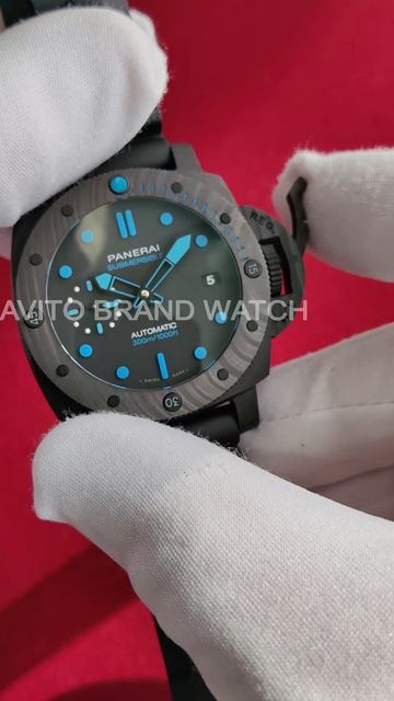 Panerai Submersible часы из карбона