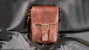 Небольшая мужская сумка из кожи своими руками. Выкройка. Работа с кожей