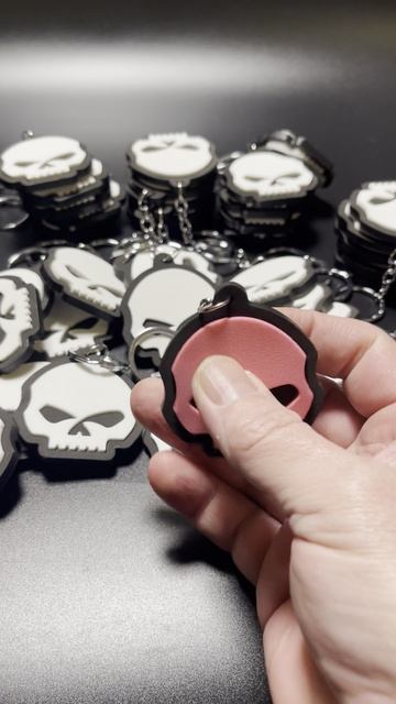 Мягкий брелок HD Skull