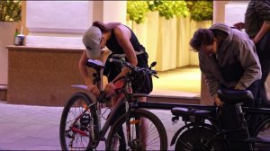 Навстречу солнцу красивые девушки на улицах города и летнее настроение ☀️