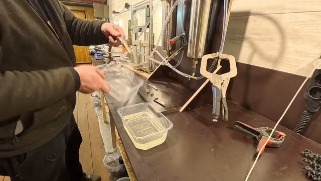 Литье пластика в силиконовые формы. Первый вариант установки RIM, с обратными клапанами.