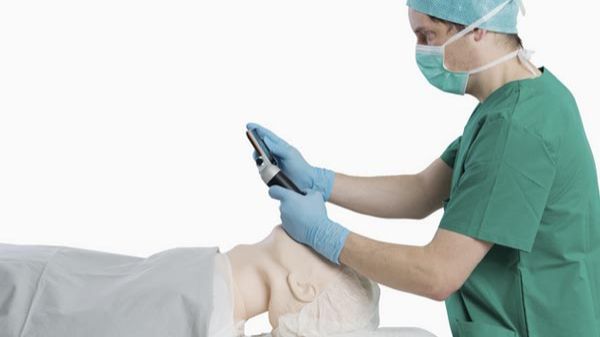 Интубация с помощью видеоларингоскопа HEINE VisionPro