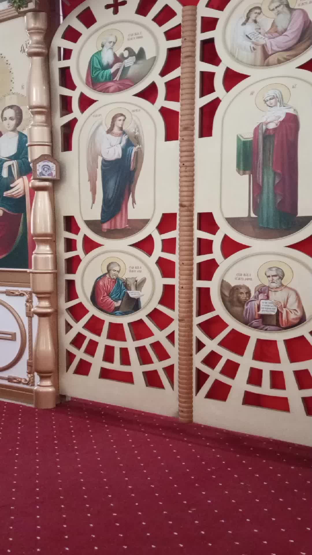 Божественная служба в храме Святой Троицы