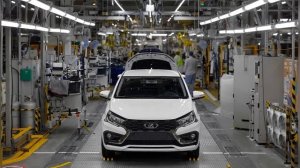 2.5 МИЛЛИОНОВ ЗА РЖАВЧИНУ 🙄
Как АвтоВАЗ враривает  новые авто
которые год гнили в Поле