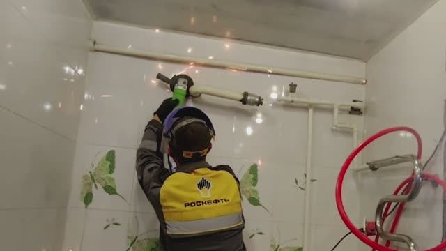 66 Вырезаем старую трубу отопления и наводим порядок. 21.04.2026г. День 104