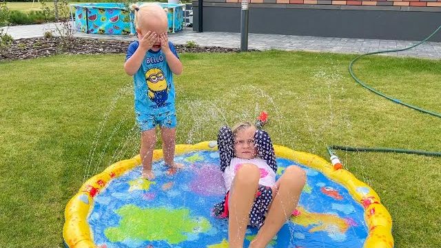 Софунья Шалунья - София и Ника сделали АКВАПАРК дома.