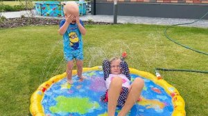 Софунья Шалунья - София и Ника сделали АКВАПАРК дома.