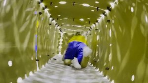 Влад и Ники - Гигантский лабиринт челлендж для детей