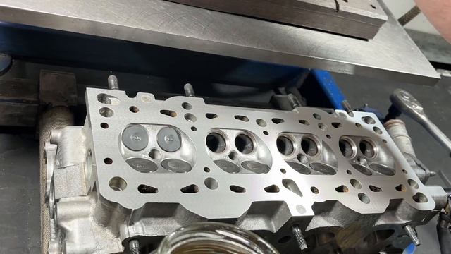 Ремонт ГБЦ Kia Spectra 2007 г.в. сильный перегрев двигателя, машина заводится только с 