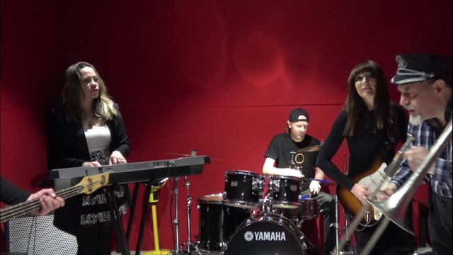 Мама мне запрещает