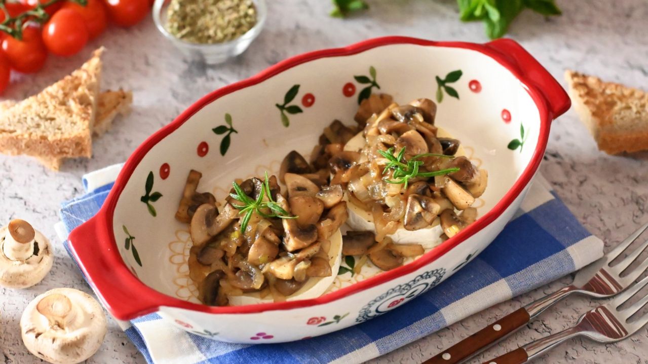 🍷 Запеченный сыр Камамбер с шампиньонами, рецепт закуски для особых моментов