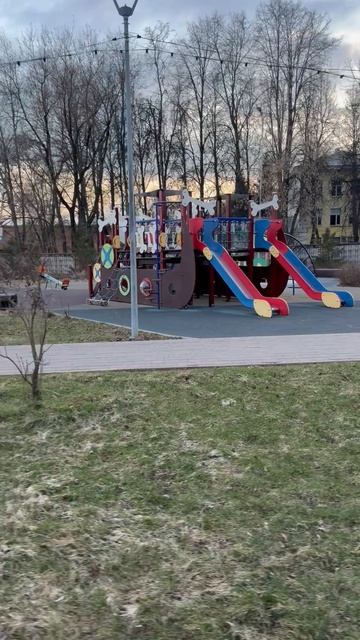 Улица Октябрьская в начале апреля