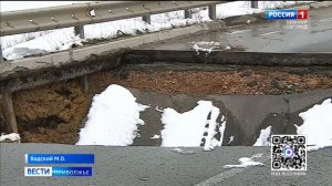 Асфальт провалился на мосту над федеральной трассой М-12