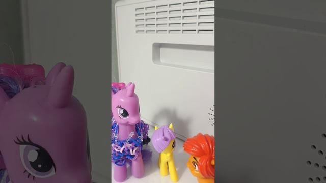 семья пони. Школьный бал.( 1 серия)