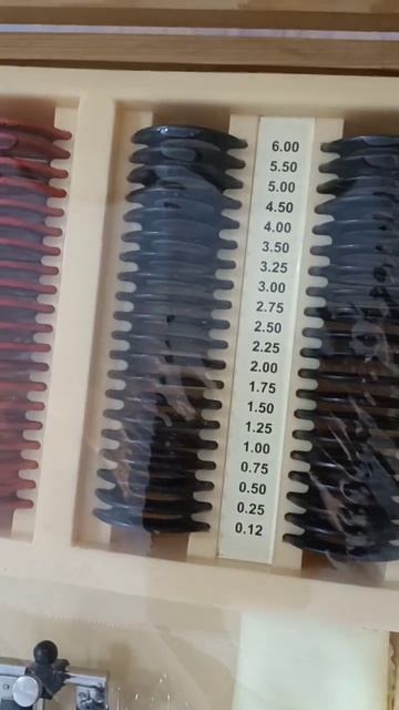 Набор пробных линз красного и черного цвета | Trail Lens Set Red and Black Wooden Box Inbuilt Light