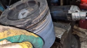 Выбрасывает антифриз из расширительного бачка