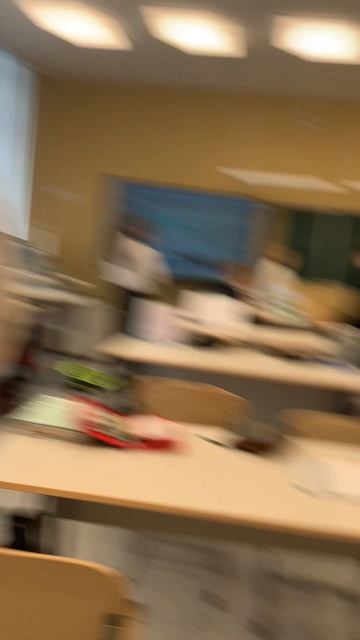 Наш класс когда в школе зазвучала уч. тревога🤣