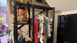 Заменили вешалку в коридоре - дешево и сердито.