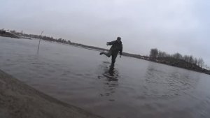 РЫБАЛКА НА СЕВЕРЕ СЕТКАМИ НА КОЛАХ!ПОШЁЛ ПРОВЕРИТЬ И СТОЛКНУЛСЯ С НЕПОНЯТНЫМ!