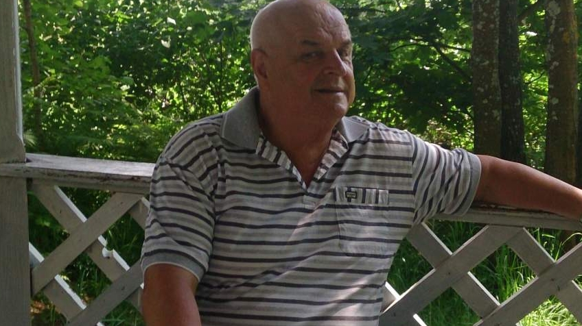 Владимир Ромашёв выгоняет из бассейна