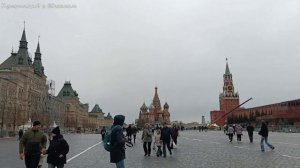 Апрельская "зима" в Москве. Холод и сильный ветер. Красную площадь готовят к майским праздникам.
