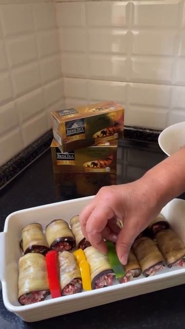 Баклажаны с фаршем и овощами.