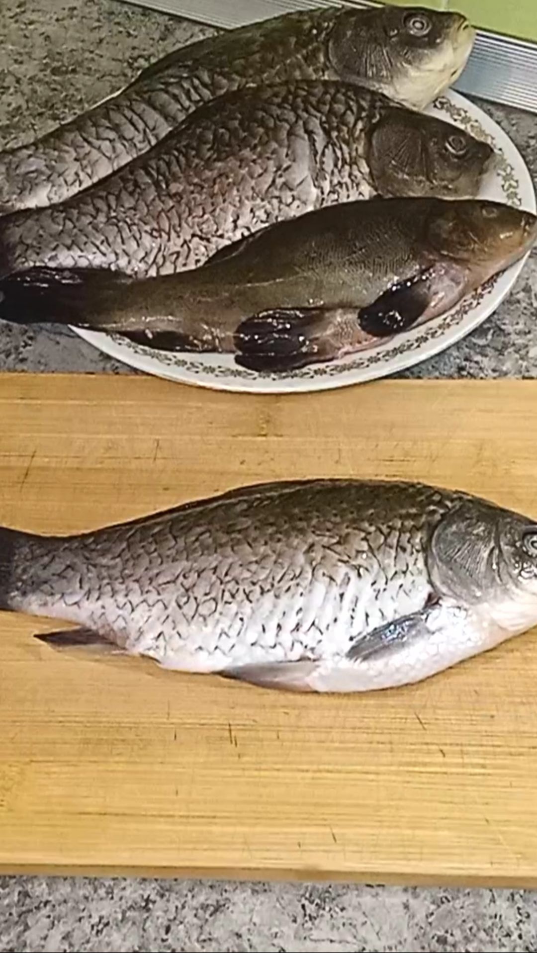 Секрет приготовления жареной рыбы без мелких костей. Жареные караси рецепт приготовления