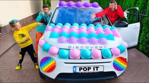 Сделали ОГРОМНЫЙ ПОП ИТ  и 24 Часа ПРАНКУЕМ Папу с POP IT !
