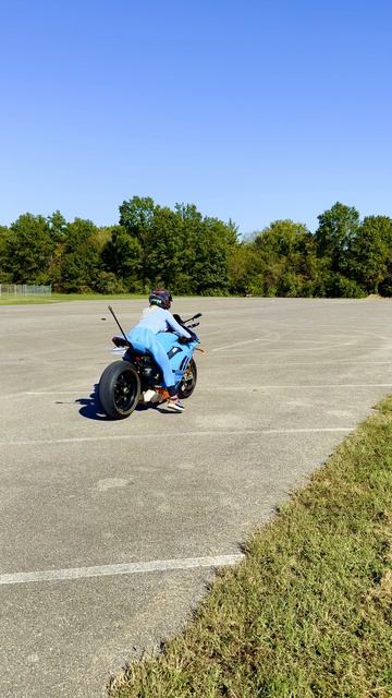 Катя Алмаз мото девушка на Дукати Ламборгини