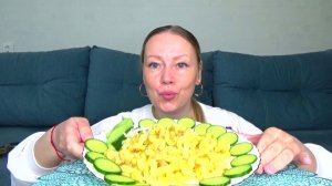 Мукбанг от Яновны из детства Макароны с тушенкой, огурцы и кожура от огурцов. Еда вкуснота.