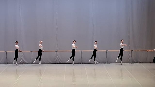 МГАХ. Госэкзамен по классическом танцу.  Юноши. Педагог  Д.Медведев. 20.04.26 (2)