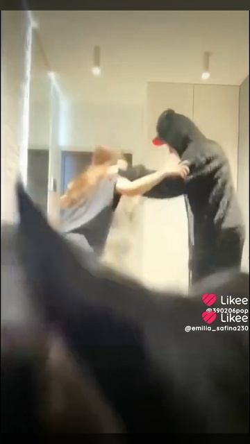 B62b3dfc-0ffb-4954-b1c3-e83ae0fc712f-1_all_518.mp4