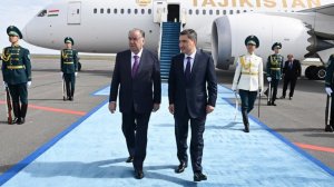 Эмомали Рахмон прибыл в Астану для участия в региональном экологическом саммите