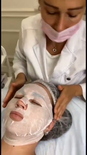 Врачи-косметологи многопрофильной клиники им