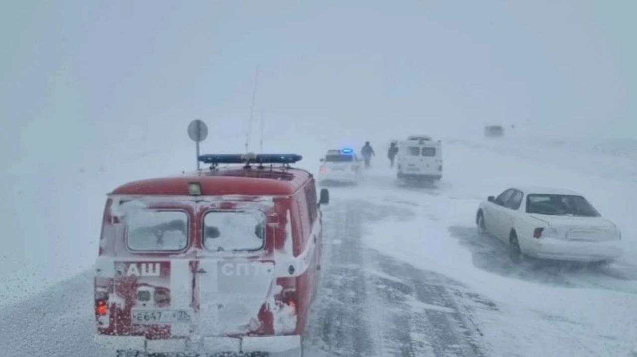 Движение по автодороге А-35 открыли после снегопада в Забайкальском крае